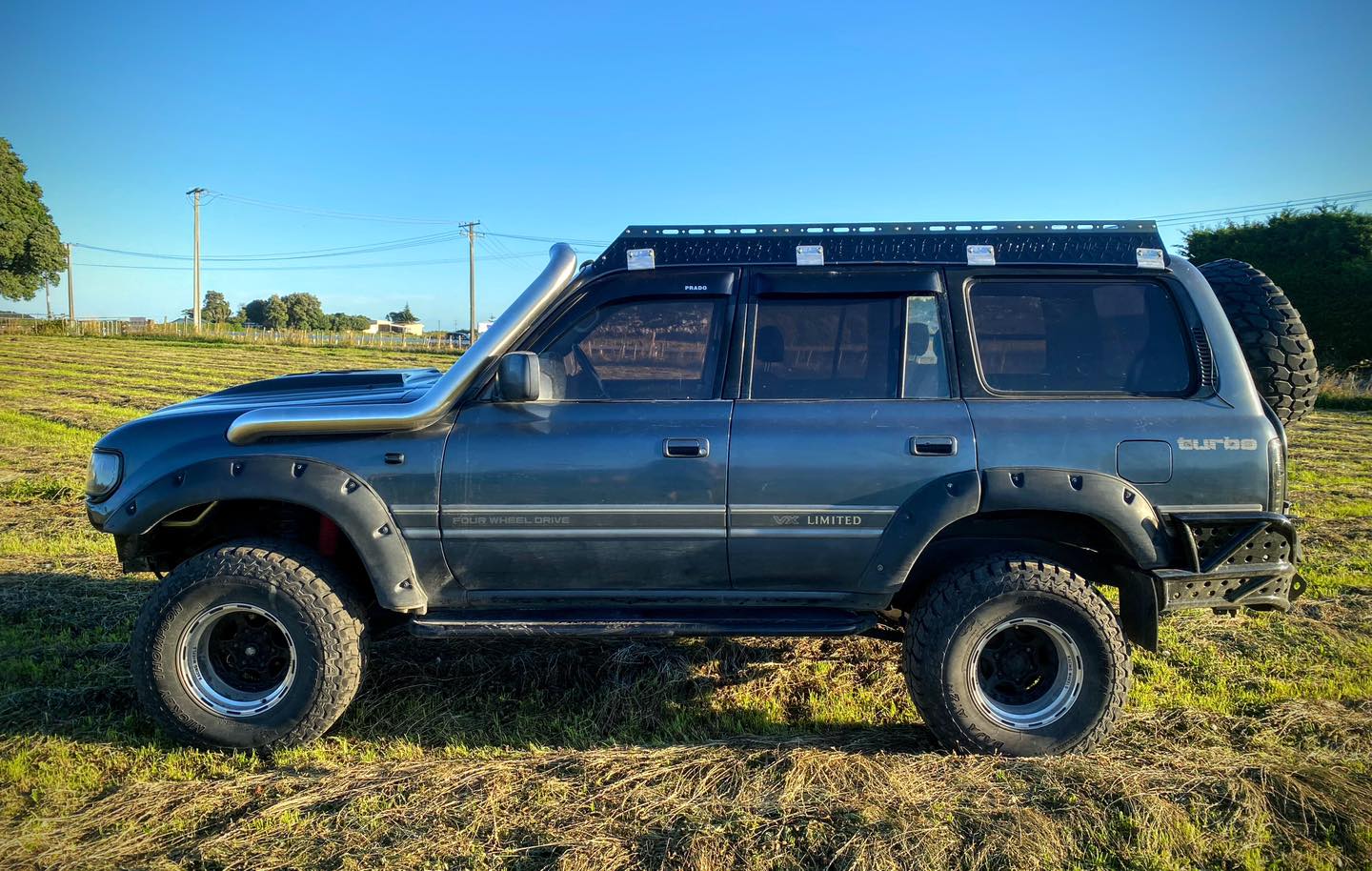 80 Series Toyota Landcruiser Low Profile Aluminum Roof Rack.
